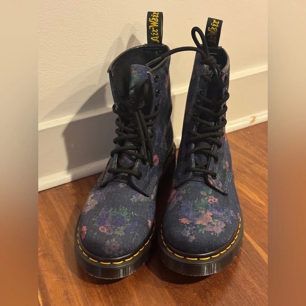 Dr. Martens 1460 Airwairs Castel Denim Vintage Bouquet Canvas Lace Up Boot SZ6 - Picture 1 of 6